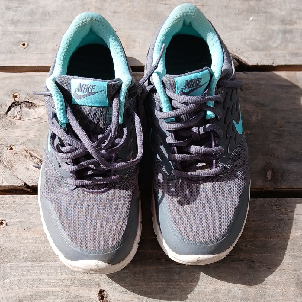 Nike Women's Gray and Teal Sneakers